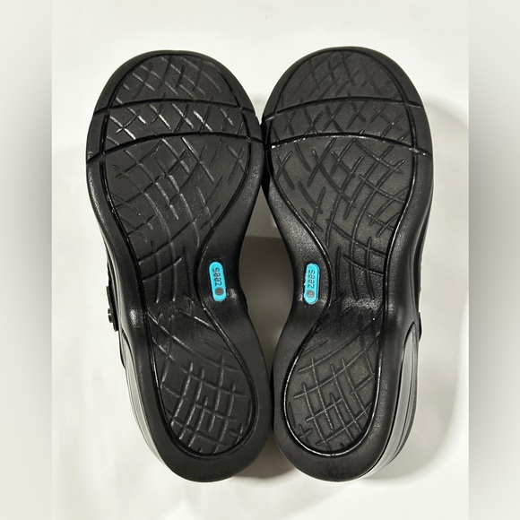 BZees Black Comfort Clogs 8.5  Elastic Sling Back Wedge Heel - Picture 8 of 9